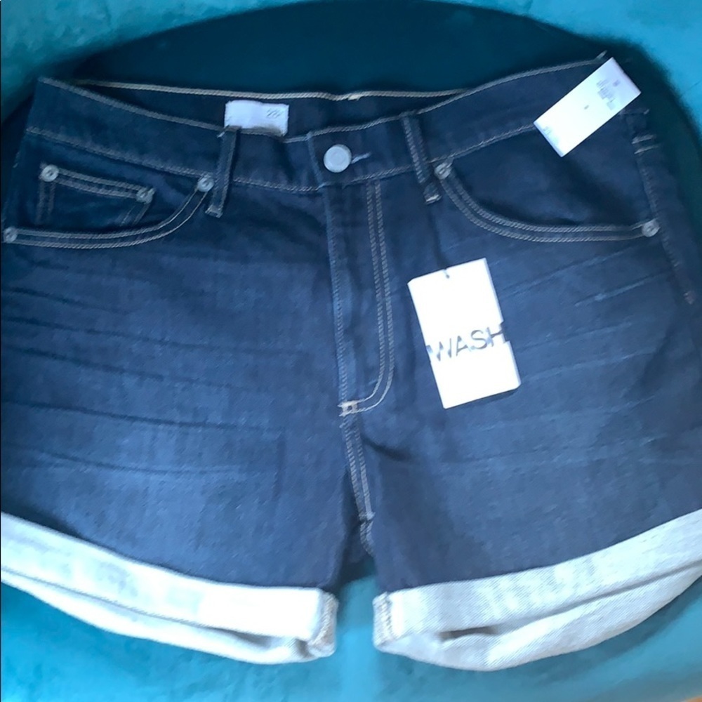 GAP•DENIM SHORTS. Size 28R, NWT